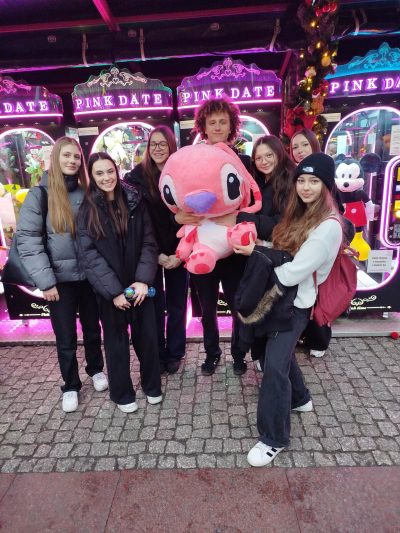 98bc0285-f6f4-48f1-a7f2-7ee0e8810c6e